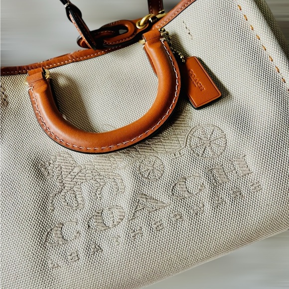 SOLD ❌❌ $498 BARELY USED Coach Reese 28 Canvas Tote Satchel - Picture 4 of 14
